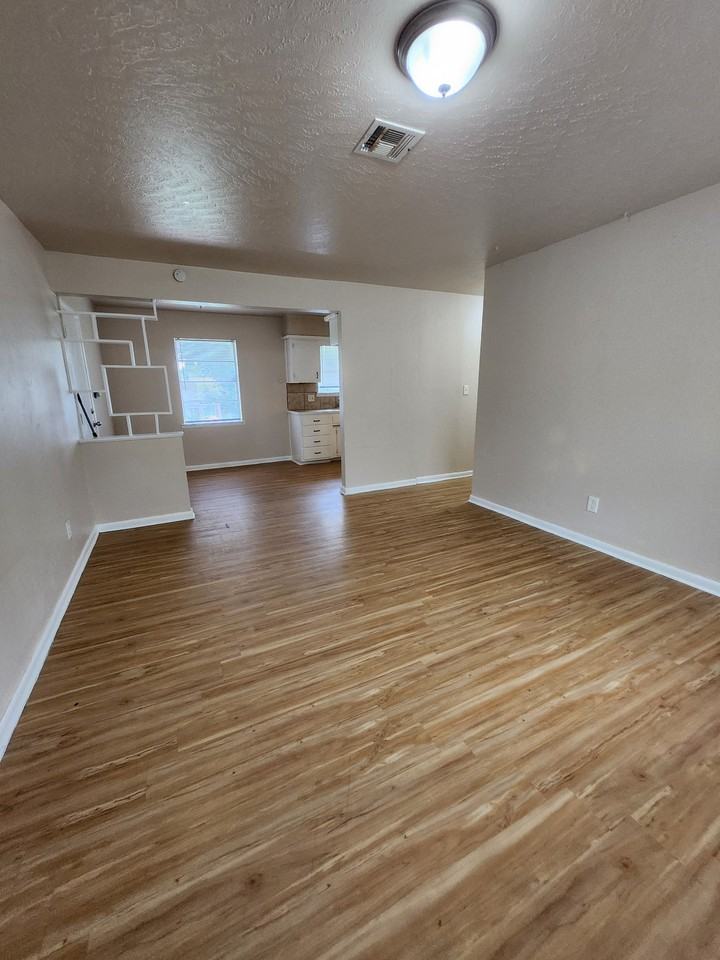 729 Hedge Dr #1 - Photo 3 of 9