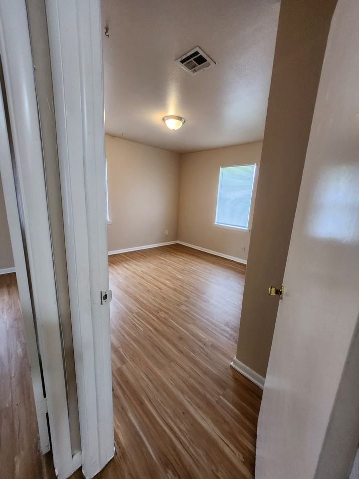 729 Hedge Dr #1 - Photo 7 of 9
