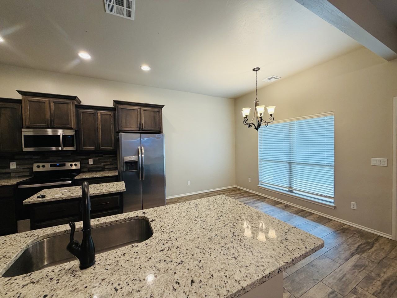 465 Maple Dr #1 - Photo 3 of 10