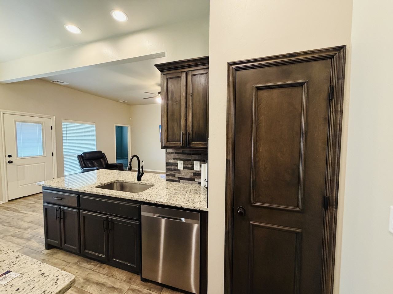 465 Maple Dr #1 - Photo 4 of 10