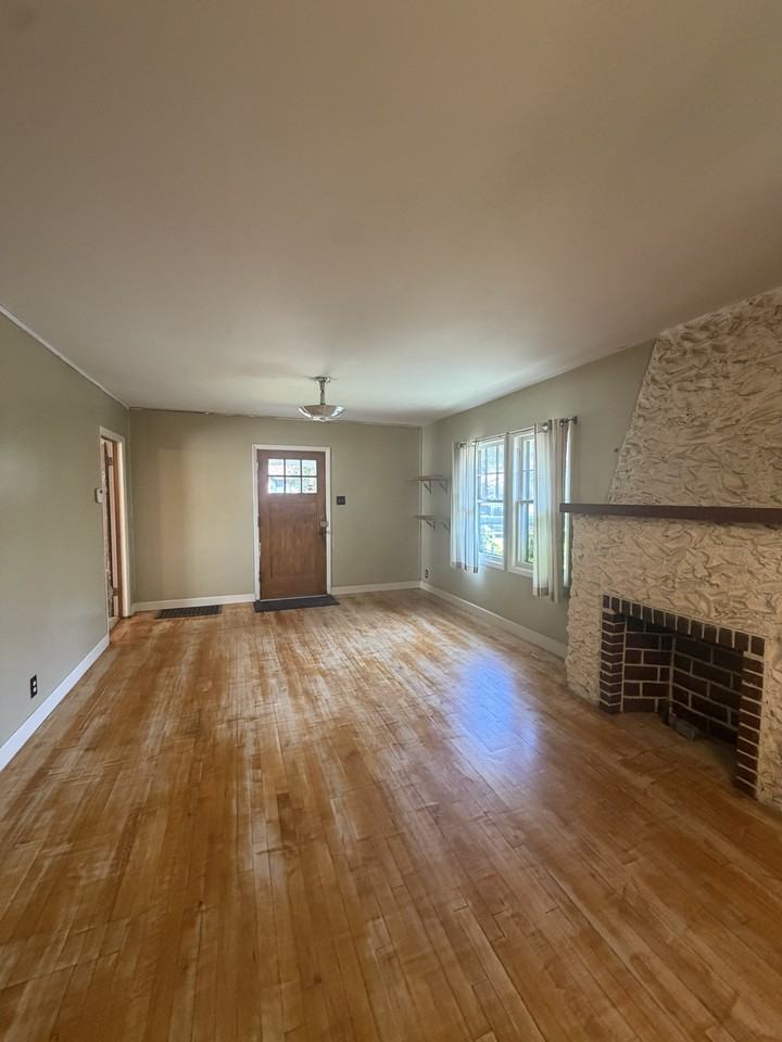 212 Alderson Ave #1 - Photo 5 of 16