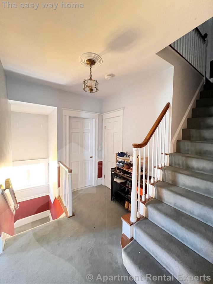 47 Rogers Ave - Photo 3 of 27