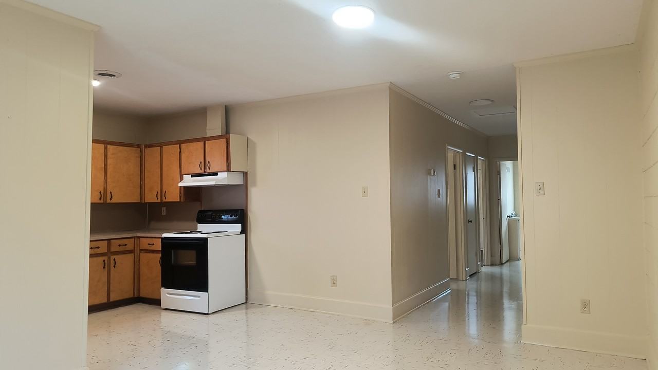 3008 S Holly St #3008 - Photo 3 of 8