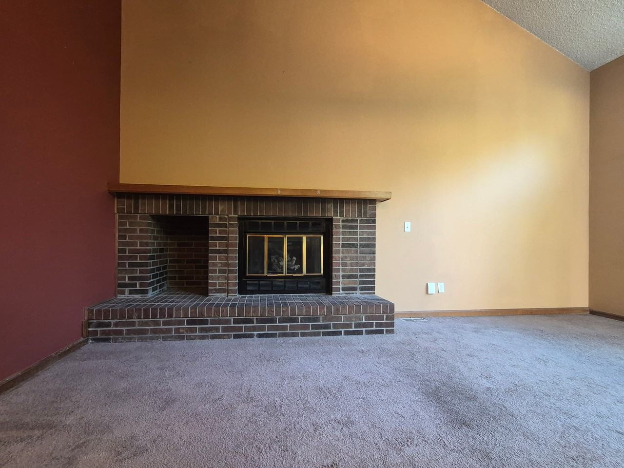 4272 Kingsbury Dr #1 - Photo 3 of 12