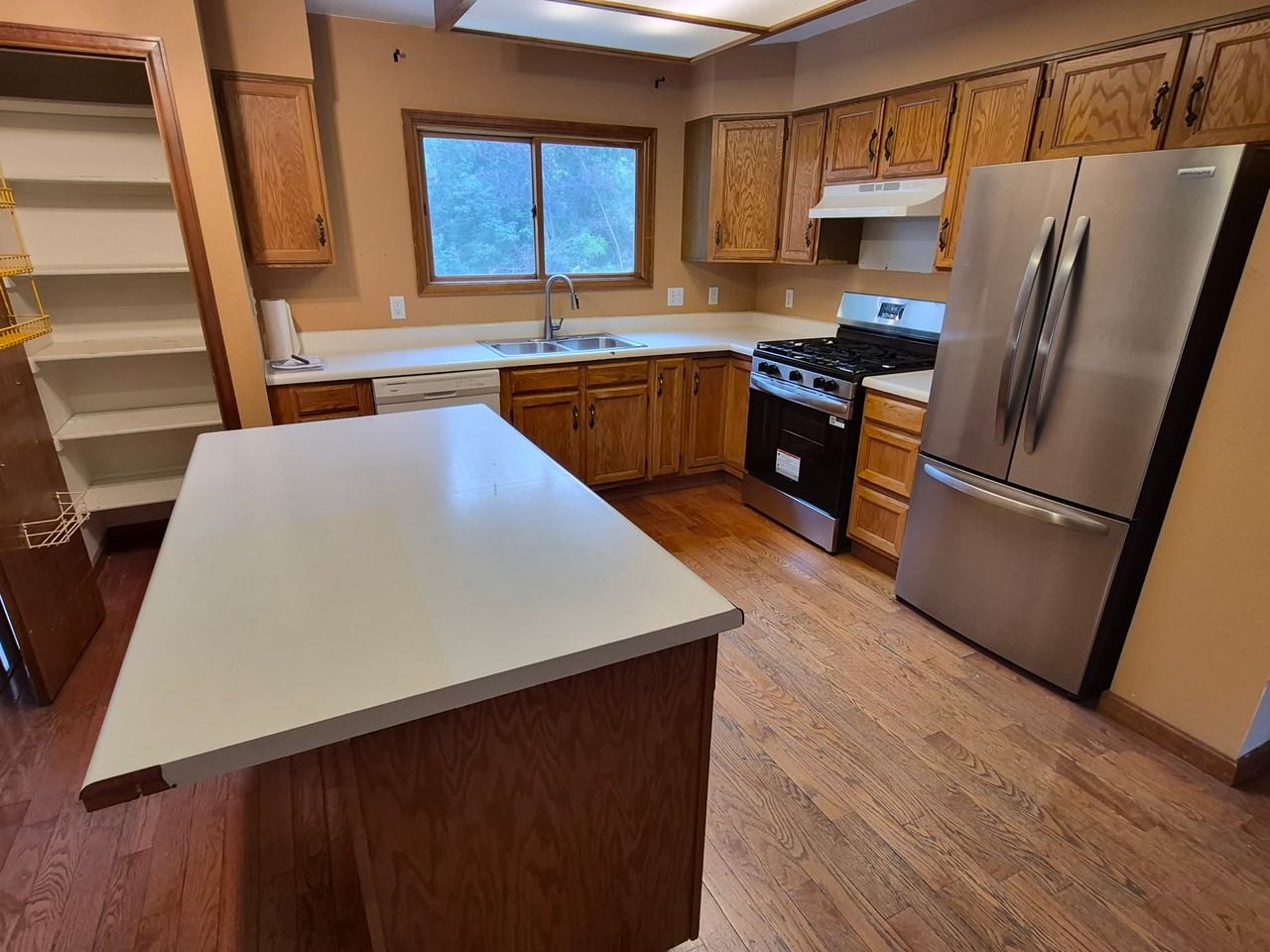 4272 Kingsbury Dr #1 - Photo 6 of 12