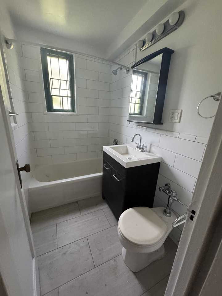 1563 Metropolitan Avenue #6H - Photo 6 of 9