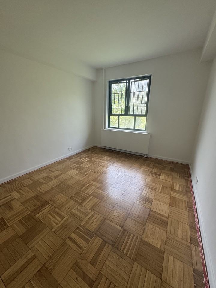 1563 Metropolitan Avenue #6H - Photo 3 of 9