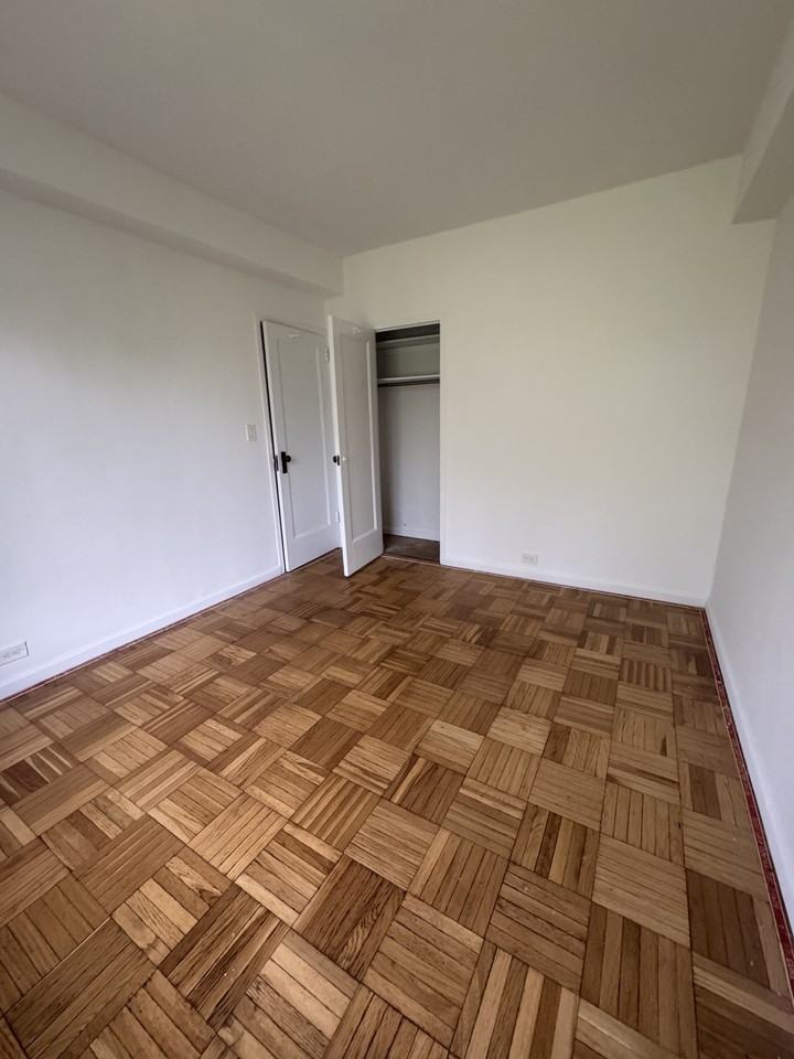 1563 Metropolitan Avenue #6H - Photo 4 of 9