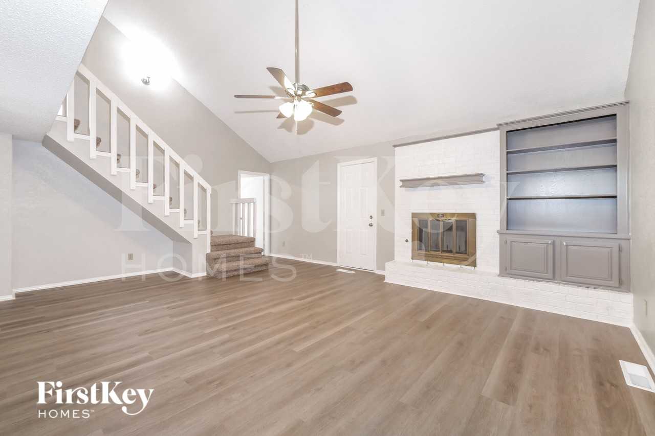 1008 Sennybridge Dr - Photo 2 of 19
