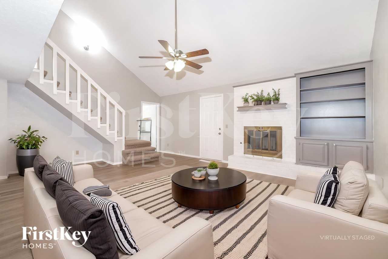 1008 Sennybridge Dr - Photo 3 of 19