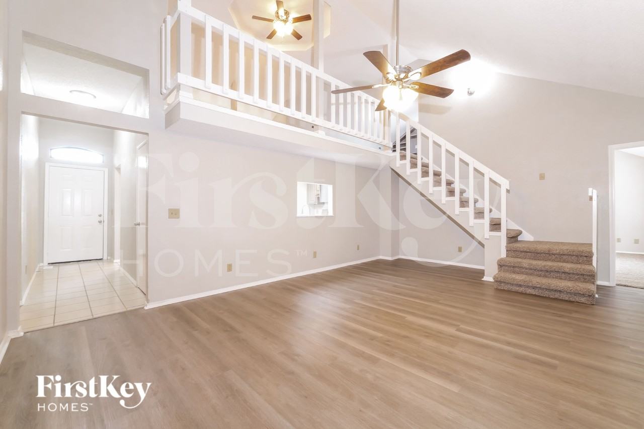 1008 Sennybridge Dr - Photo 4 of 19