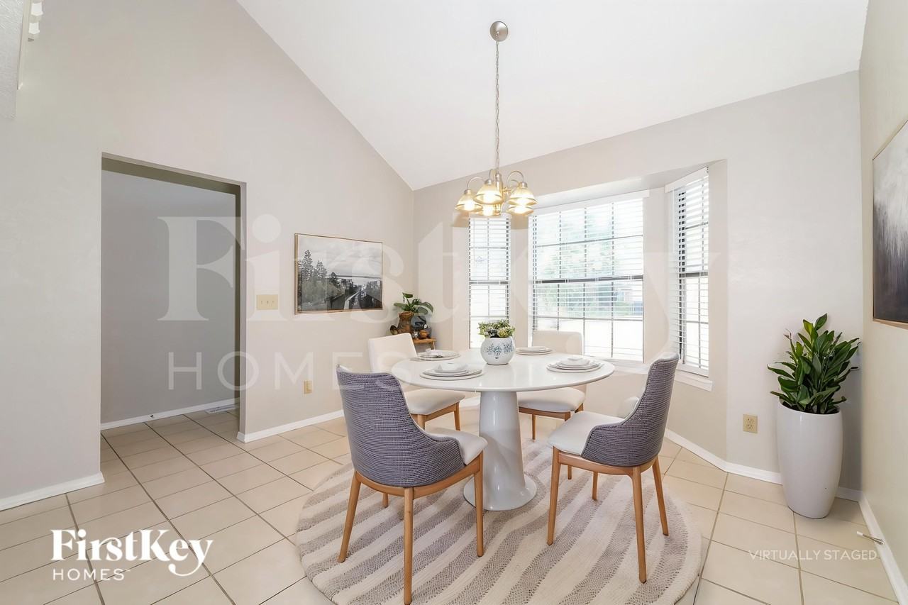 1008 Sennybridge Dr - Photo 6 of 19