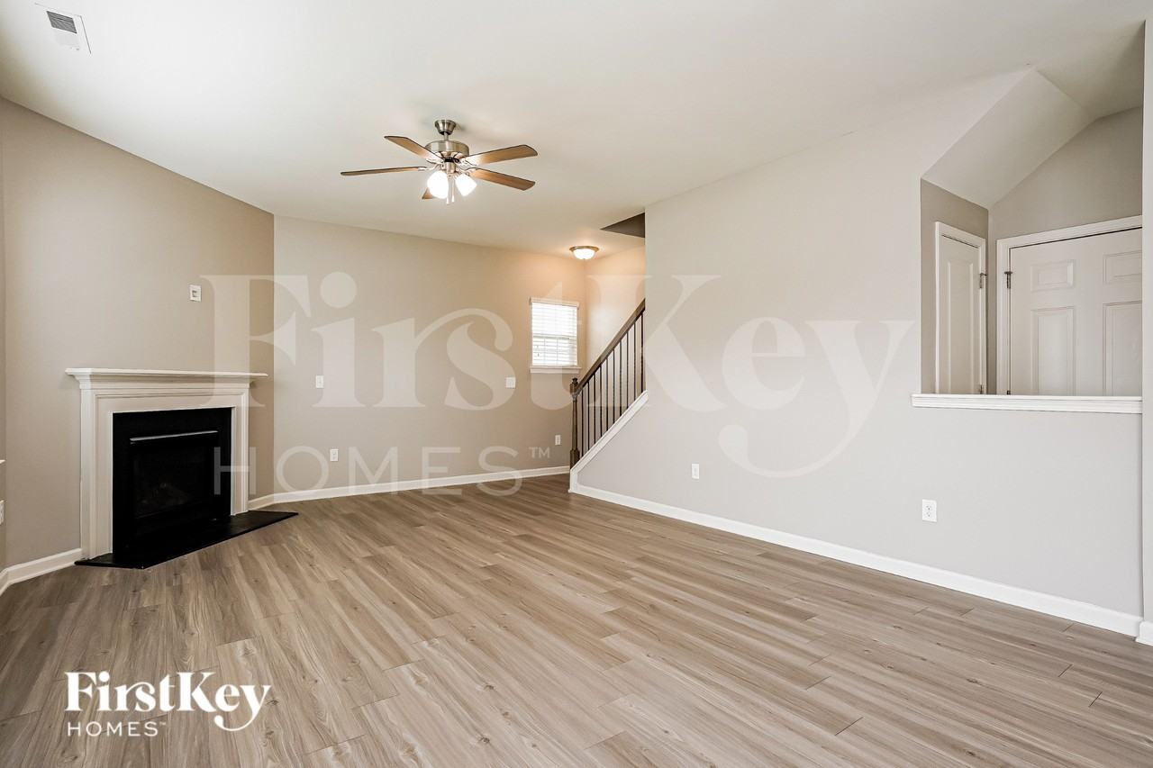 100 N Great White Way - Photo 3 of 19
