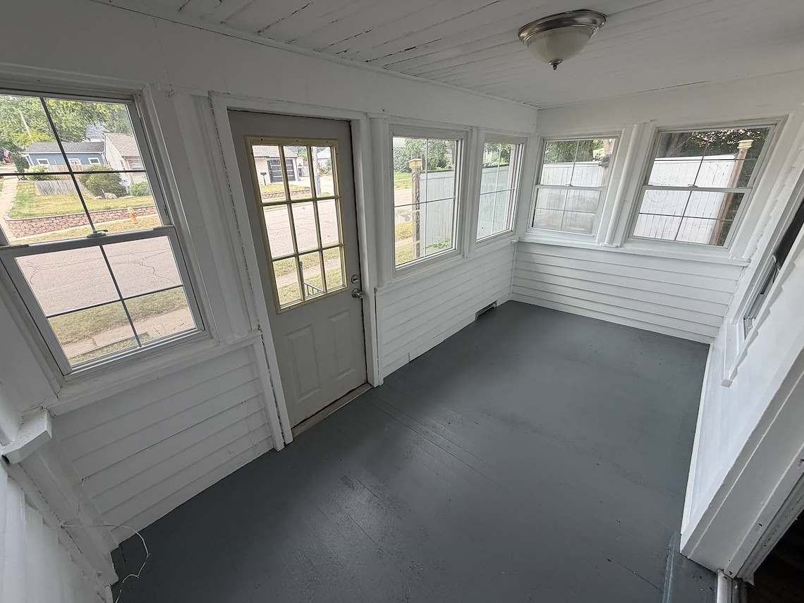 302 Glen St #1 - Photo 2 of 13