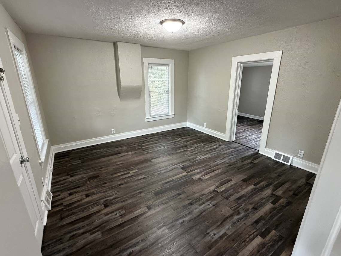 302 Glen St #1 - Photo 3 of 13