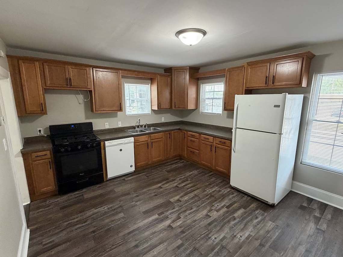 302 Glen St #1 - Photo 5 of 13