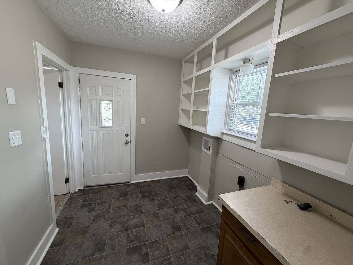 302 Glen St #1 - Photo 7 of 13
