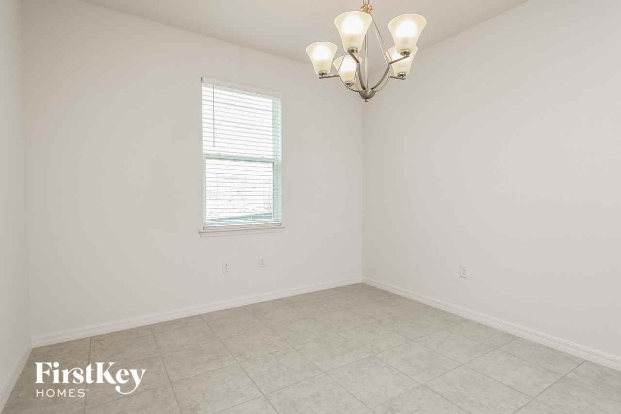 1585 Isleta Loop - Photo 6 of 16