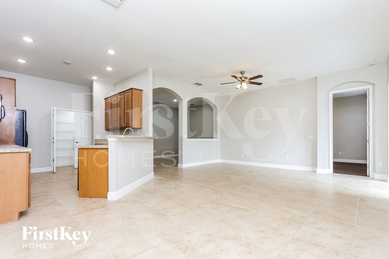 663 Breezeway Ct - Photo 7 of 17