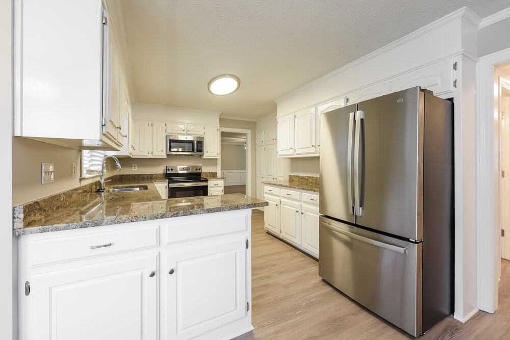 231 Amsterdam Dr Sw - Photo 7 of 17