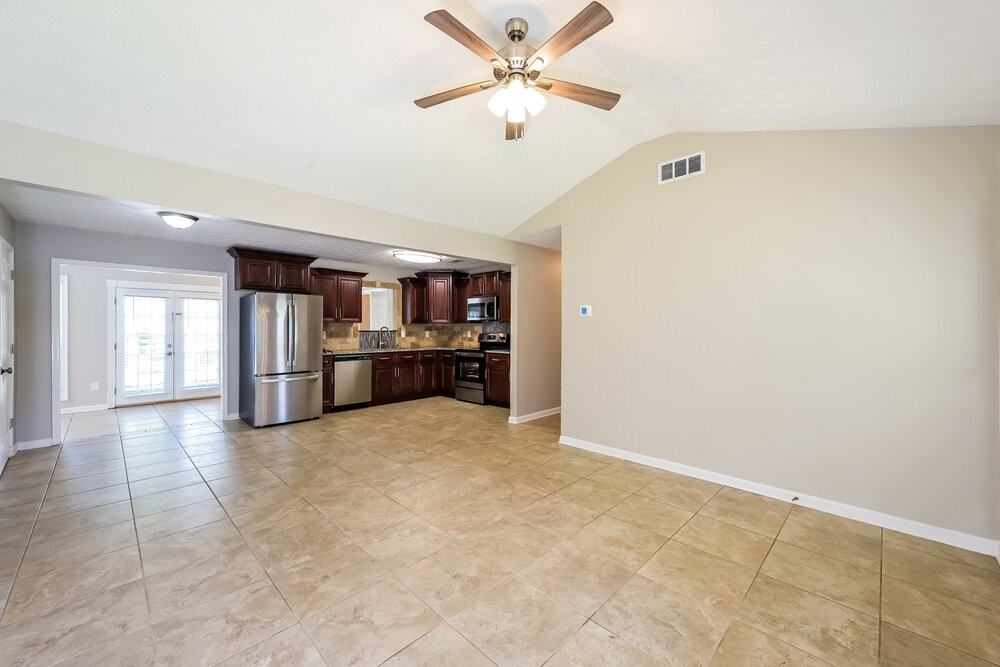 2981 Landmark Dr Se - Photo 4 of 16
