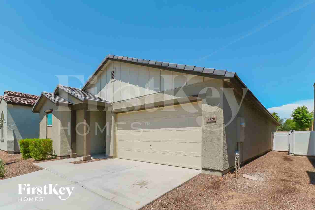 8920 W Jefferson St - Photo 2 of 15