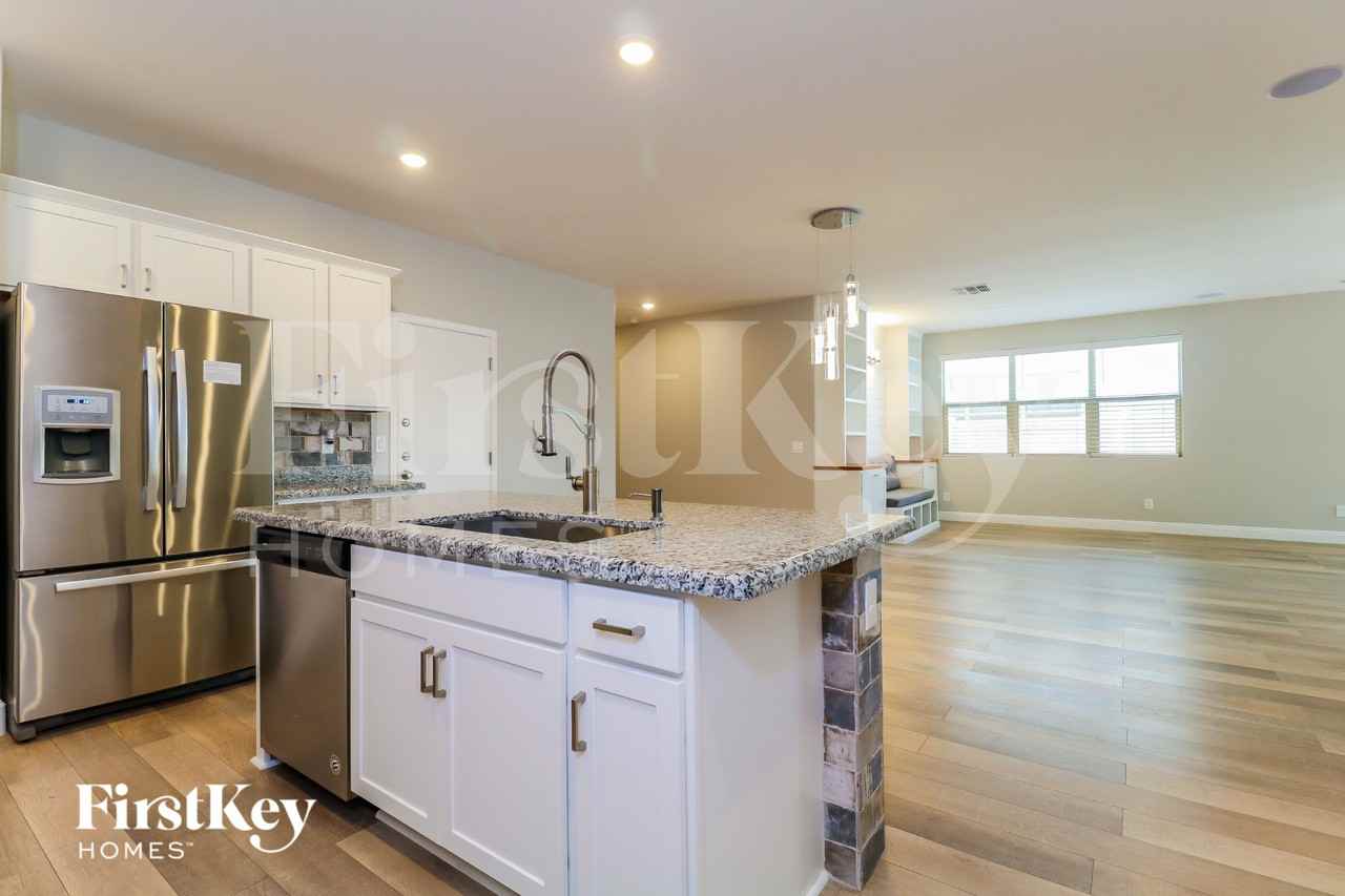 8920 W Jefferson St - Photo 7 of 15