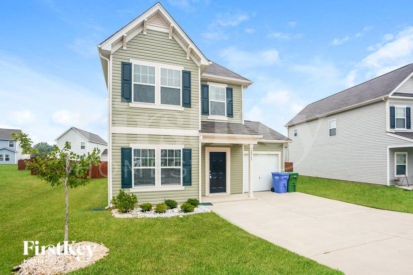 12515 Gotland Rd - Photo 3 of 15