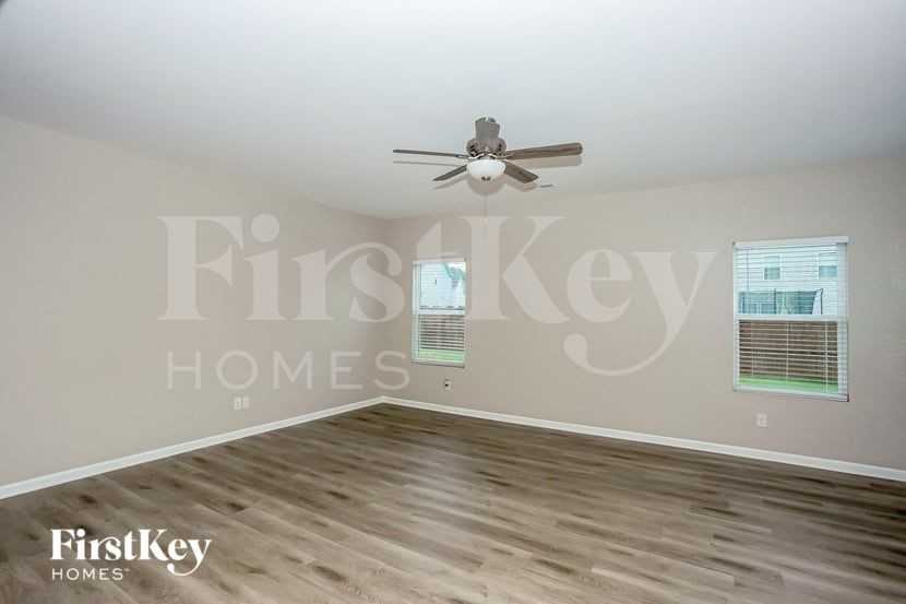 12515 Gotland Rd - Photo 4 of 15
