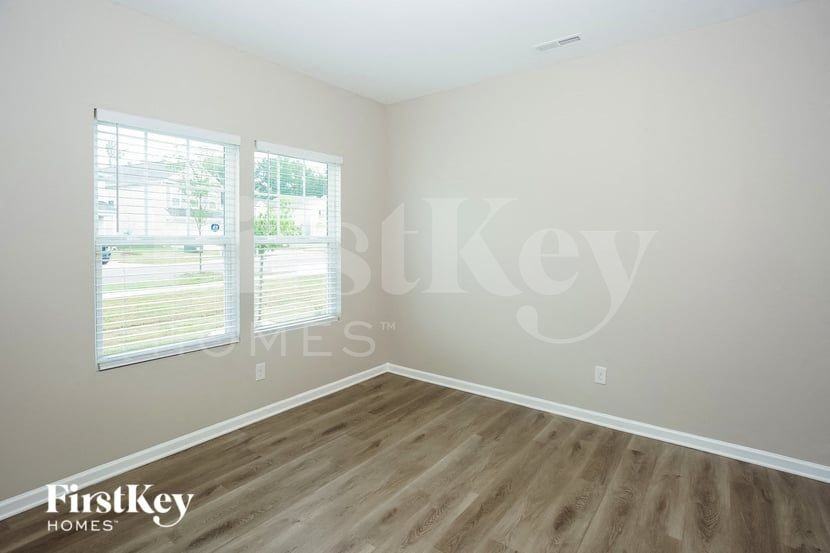 12515 Gotland Rd - Photo 6 of 15