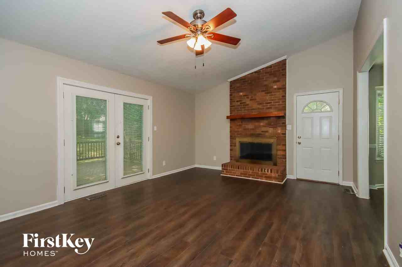 4440 Huntington Dr - Photo 3 of 15