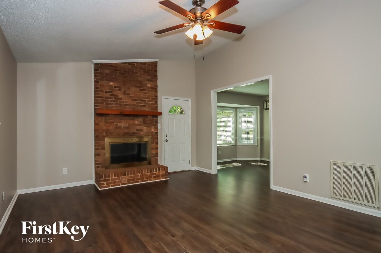 4440 Huntington Dr - Photo 4 of 15