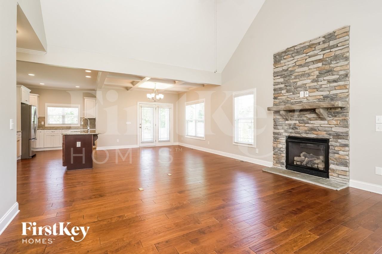 123 Lansdowne Pl - Photo 2 of 16