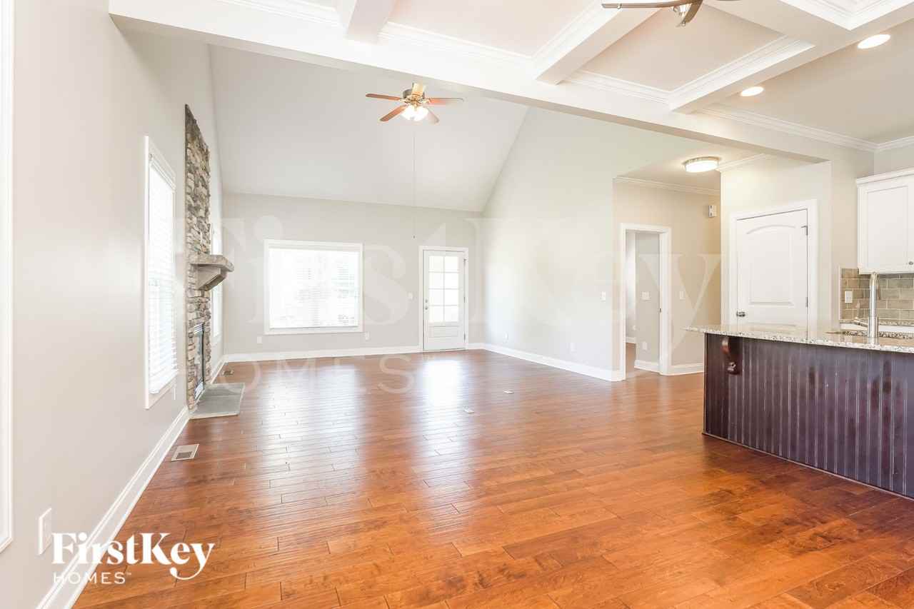 123 Lansdowne Pl - Photo 3 of 16