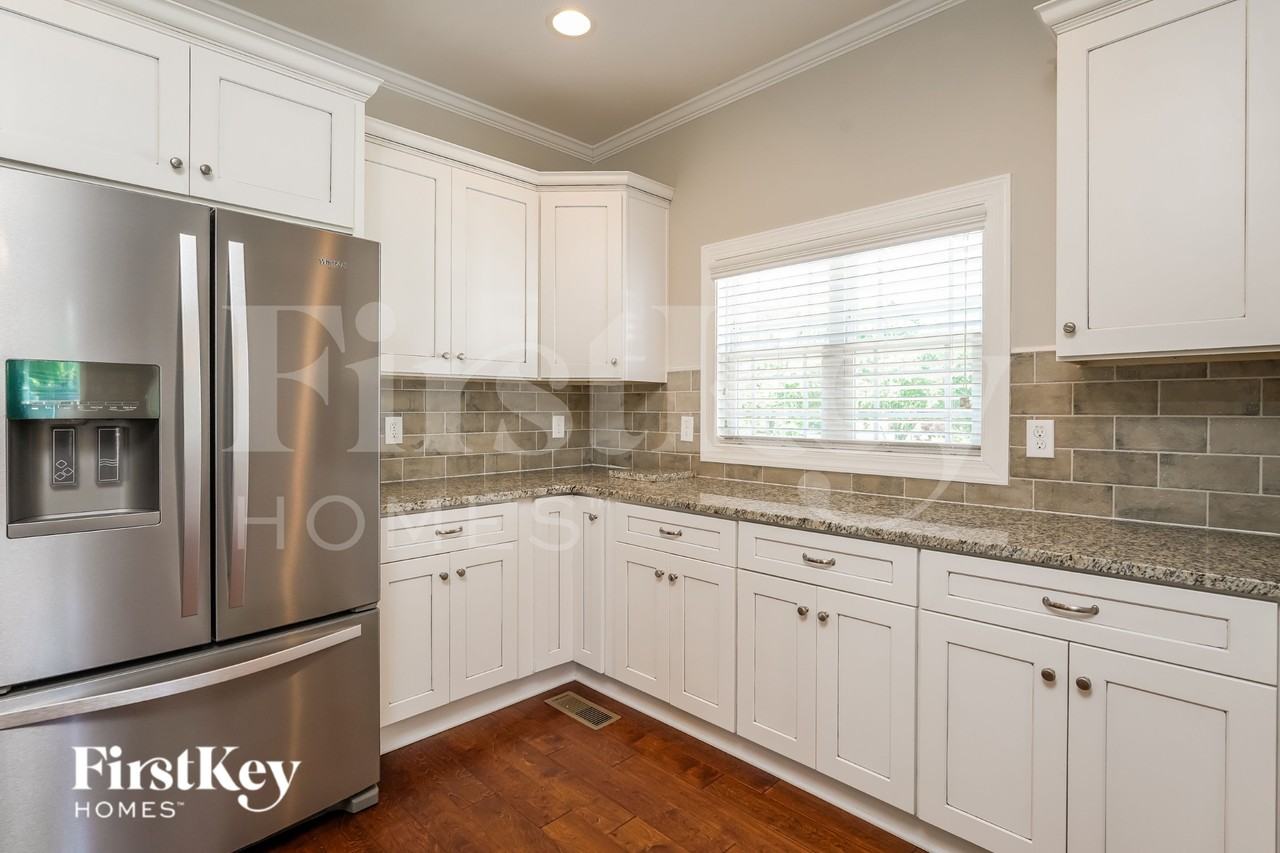 123 Lansdowne Pl - Photo 4 of 16