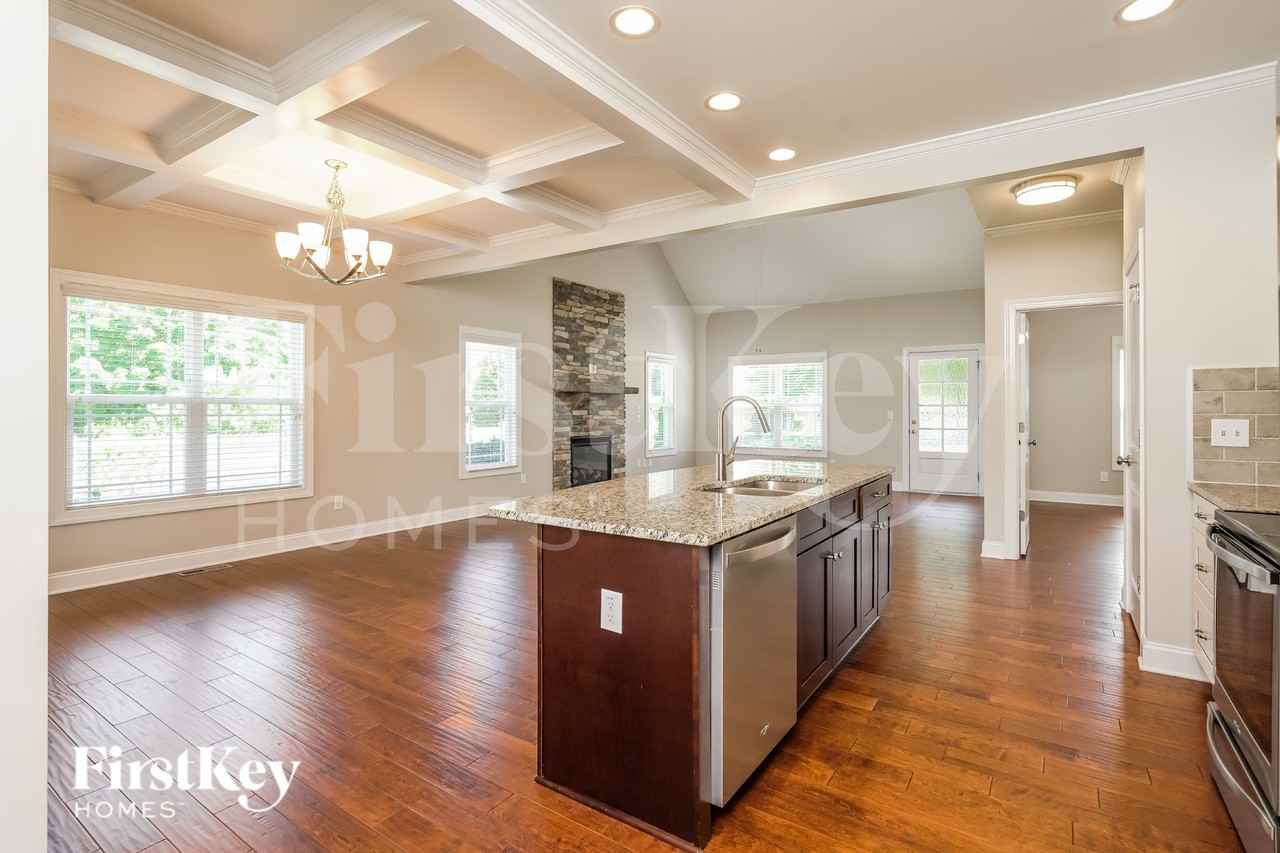 123 Lansdowne Pl - Photo 5 of 16
