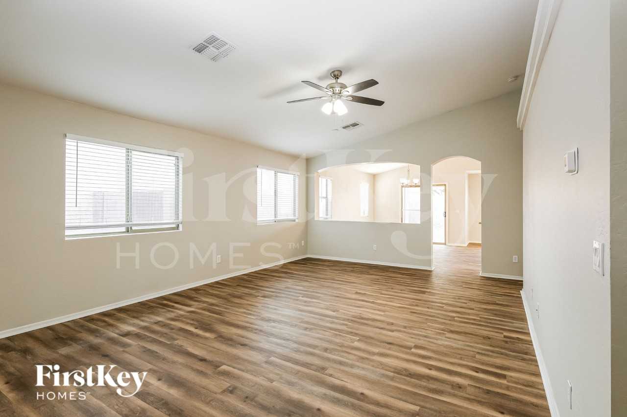 3141 W Sunland Ave - Photo 3 of 16