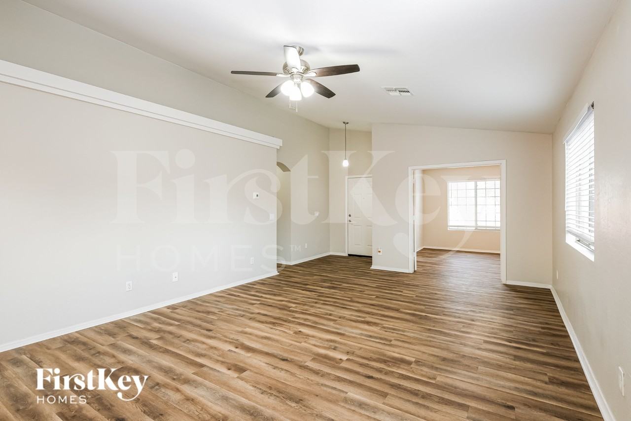 3141 W Sunland Ave - Photo 4 of 16