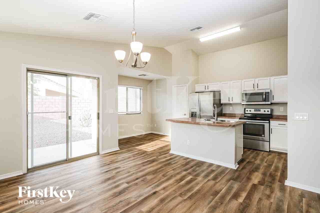 3141 W Sunland Ave - Photo 5 of 16