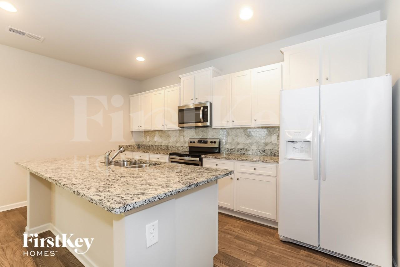 220 Wellbrook Dr - Photo 4 of 15