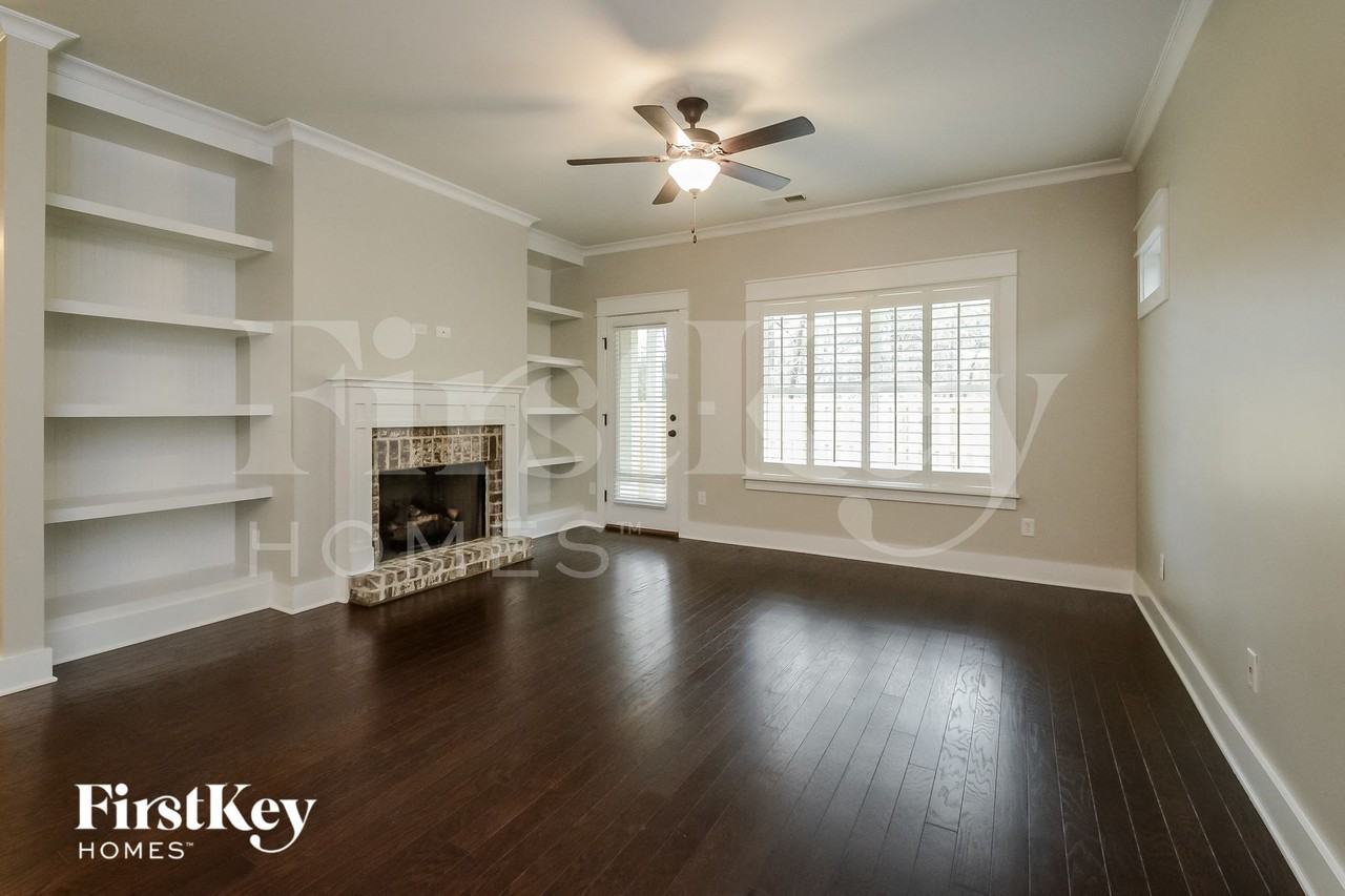 1441 Valley Trce - Photo 3 of 15