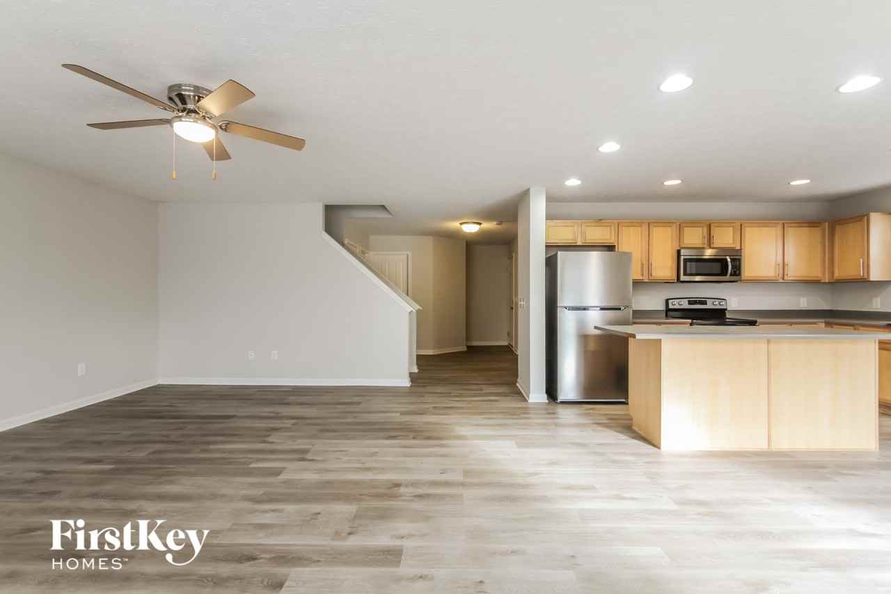 8132 Carina Dr - Photo 3 of 15