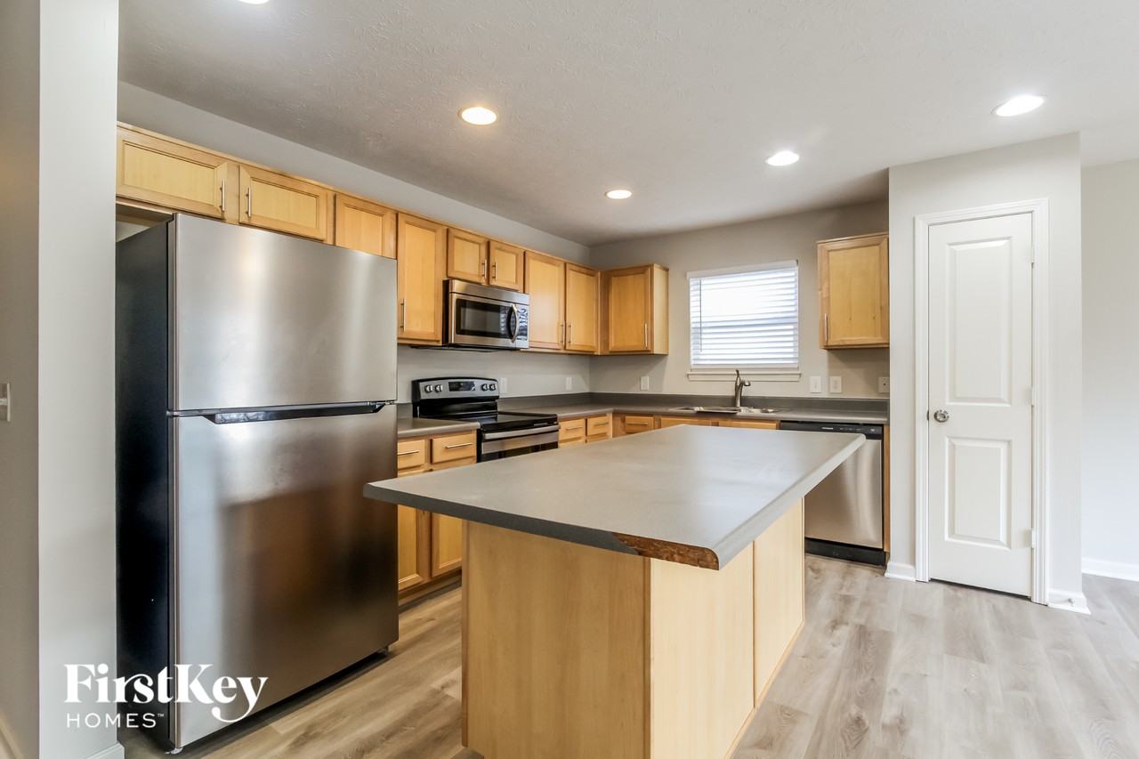 8132 Carina Dr - Photo 4 of 15