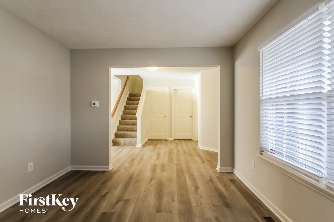 8132 Carina Dr - Photo 5 of 15