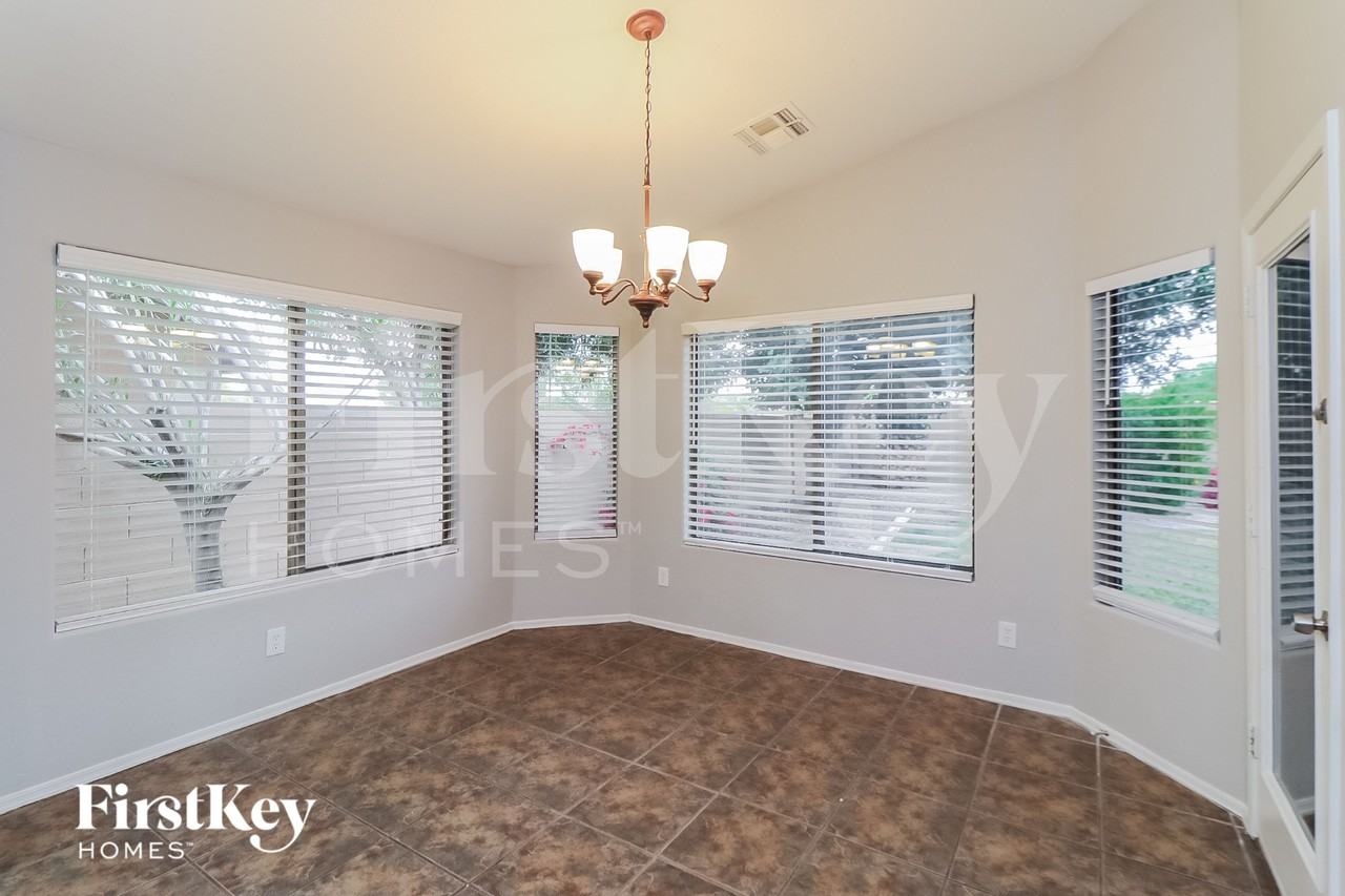 8027 S 27th Way - Photo 4 of 15