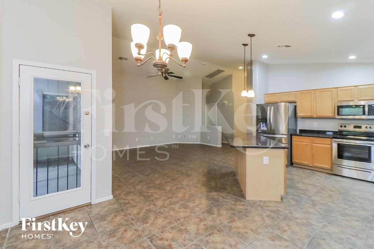 8027 S 27th Way - Photo 5 of 15