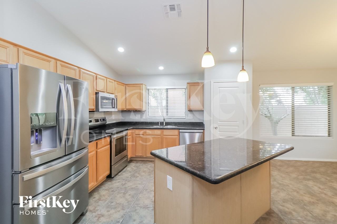 8027 S 27th Way - Photo 6 of 15