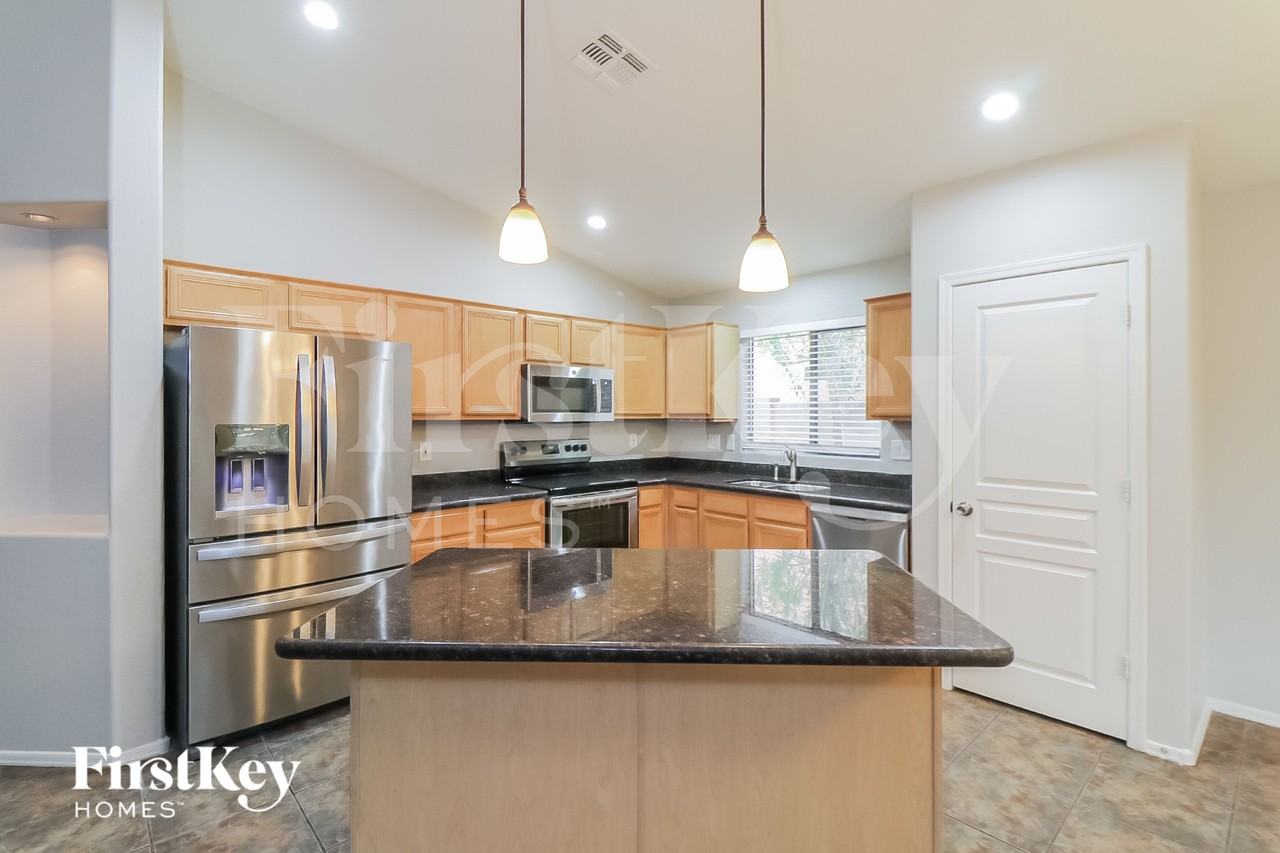 8027 S 27th Way - Photo 7 of 15