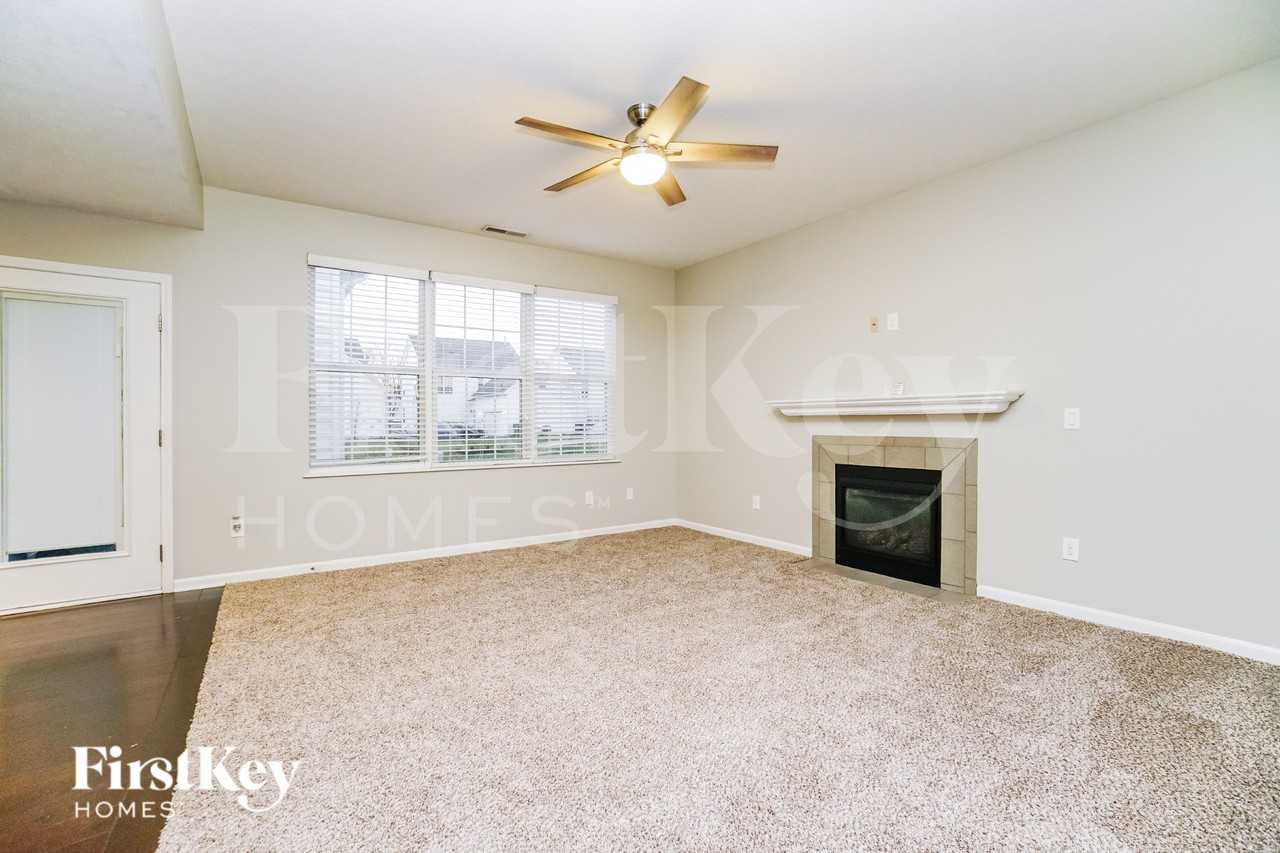 4015 Peregrine Pass Dr - Photo 2 of 15