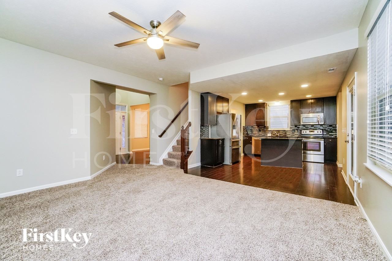 4015 Peregrine Pass Dr - Photo 4 of 15